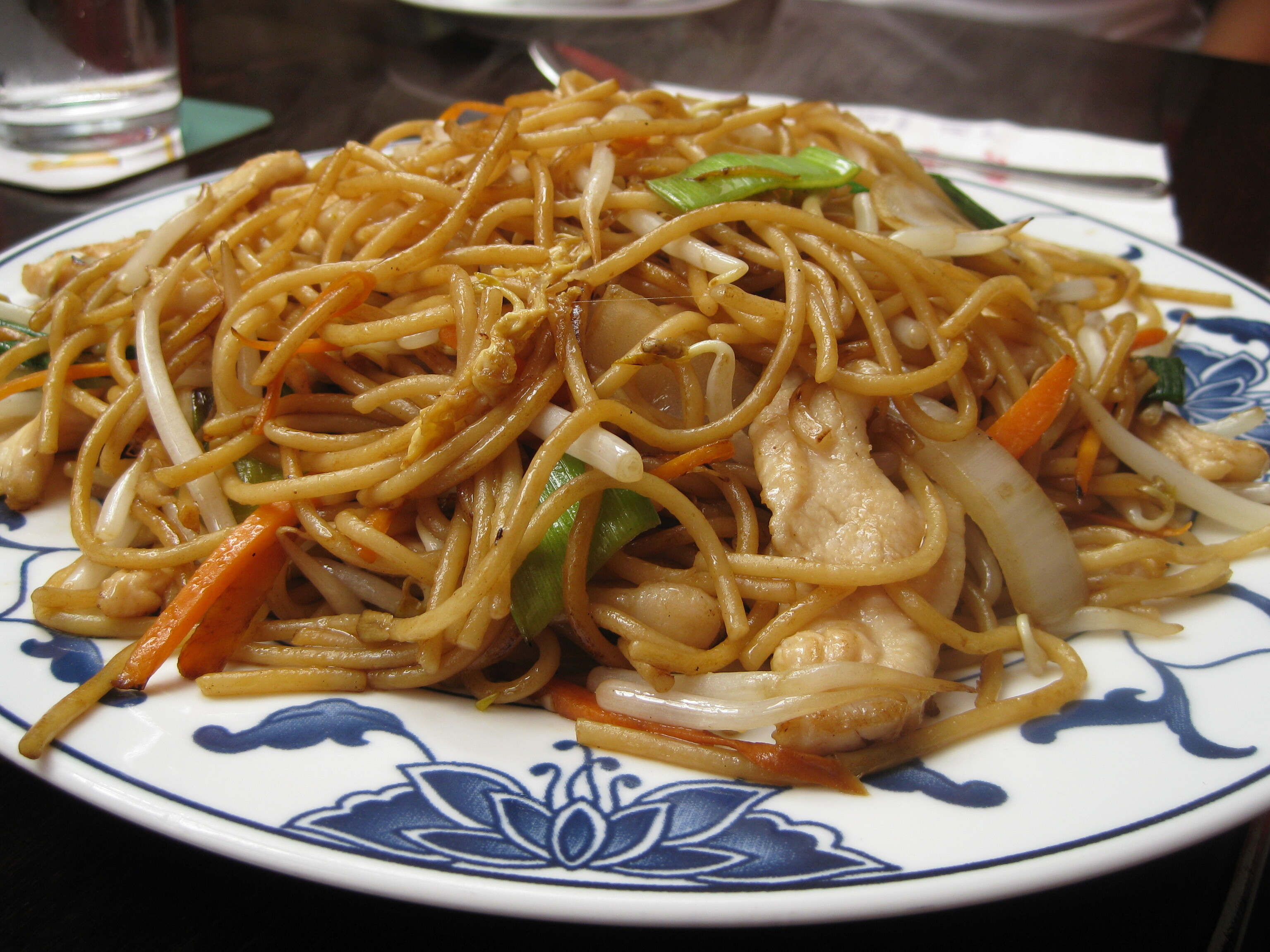 Bami Goreng - un plato indonesio tradicional de Holanda | Secret World Trip Planner