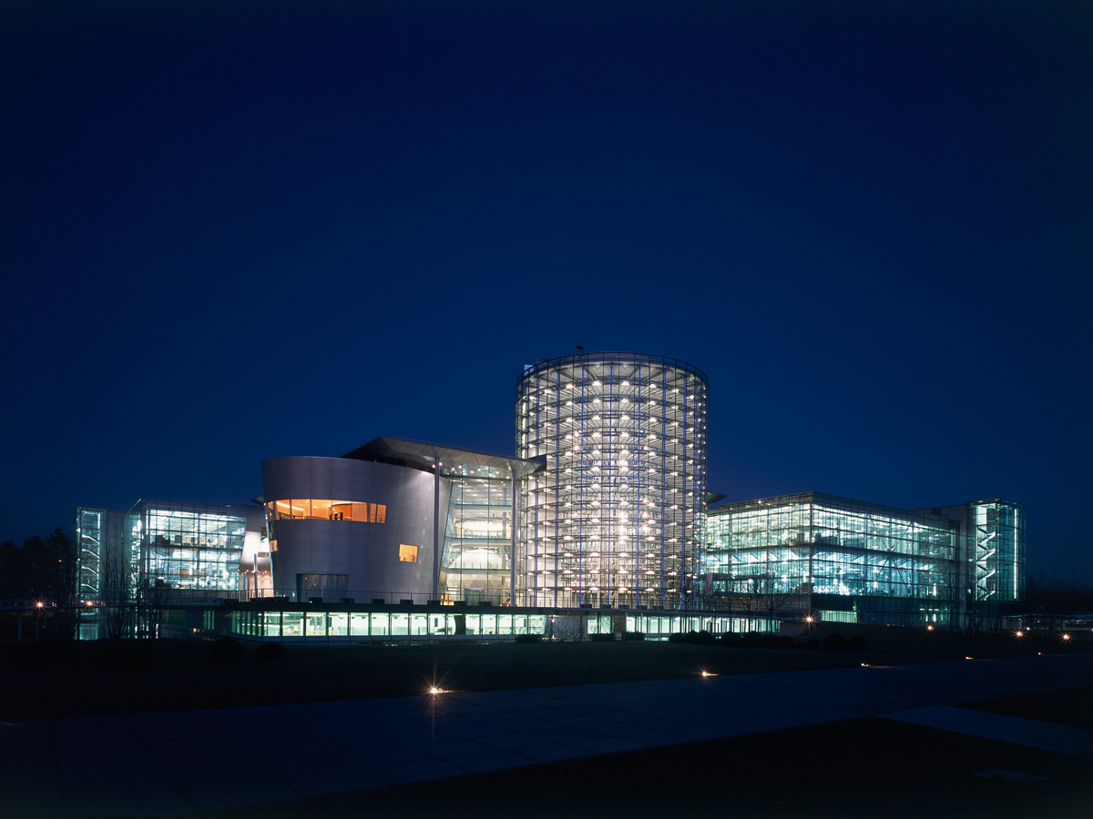 Şeffaf Fabrika (Volkswagen'e ait) - Dresden | Secret World Trip Planner