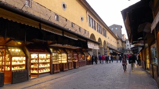 Puente Viejo - Ponte Vecchio | Secret World Trip Planner