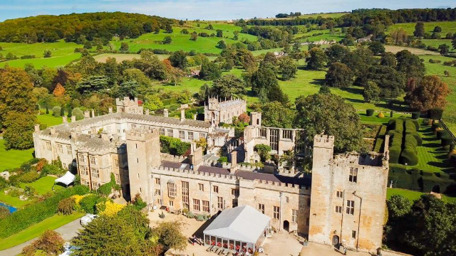 サドレー城 - Winchcombe | Secret World Trip Planner