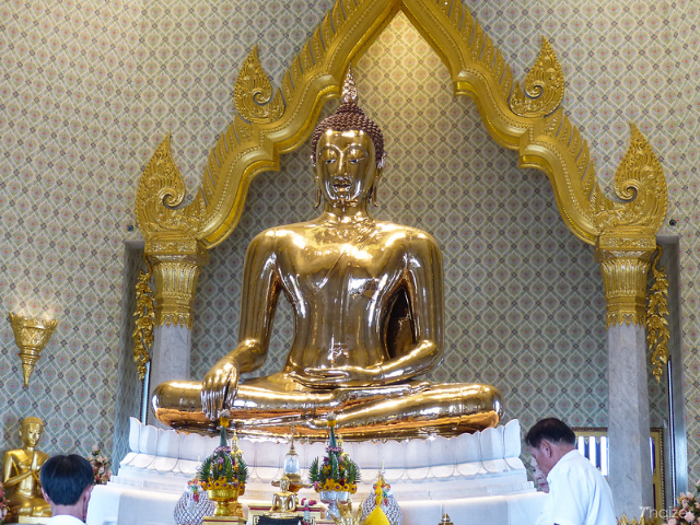 Wat Traimit Withayaram and the Golden Buddha - Khet Samphanthawong | Secret World Trip Planner