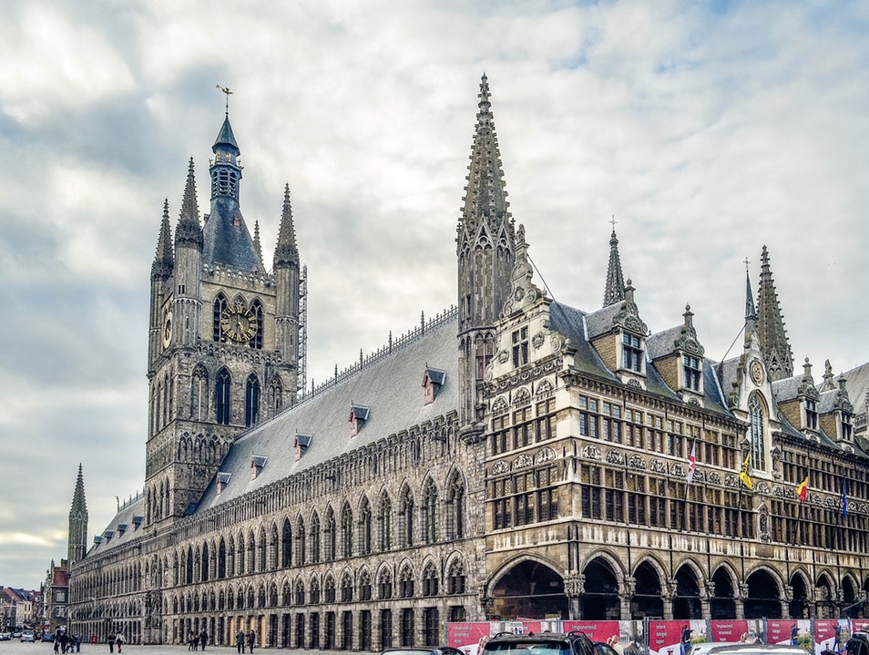ক্লথ হল - Ieper | Secret World Trip Planner