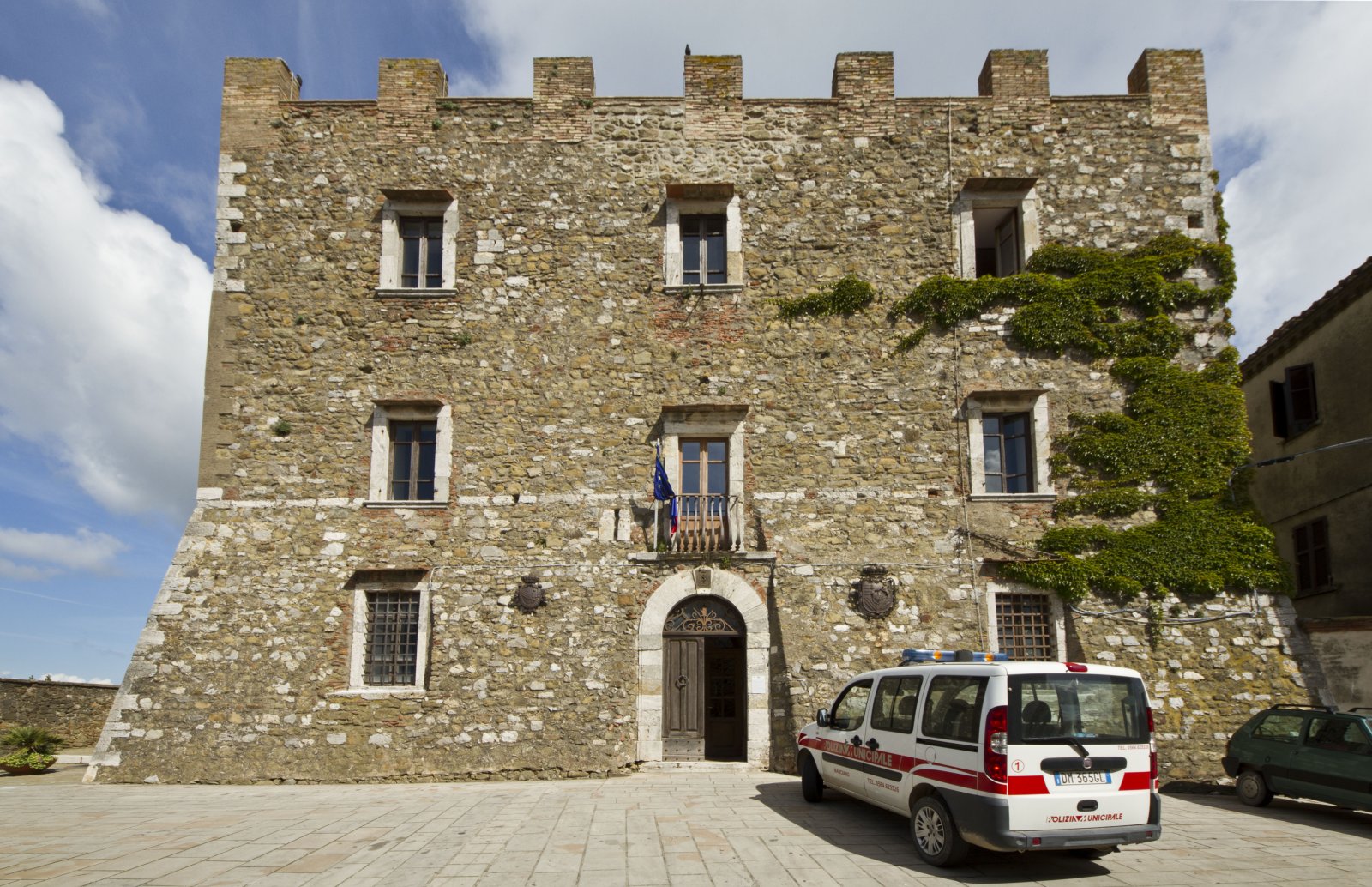 โบราณกำแพงของ Manciano - Manciano | Secret World Trip Planner
