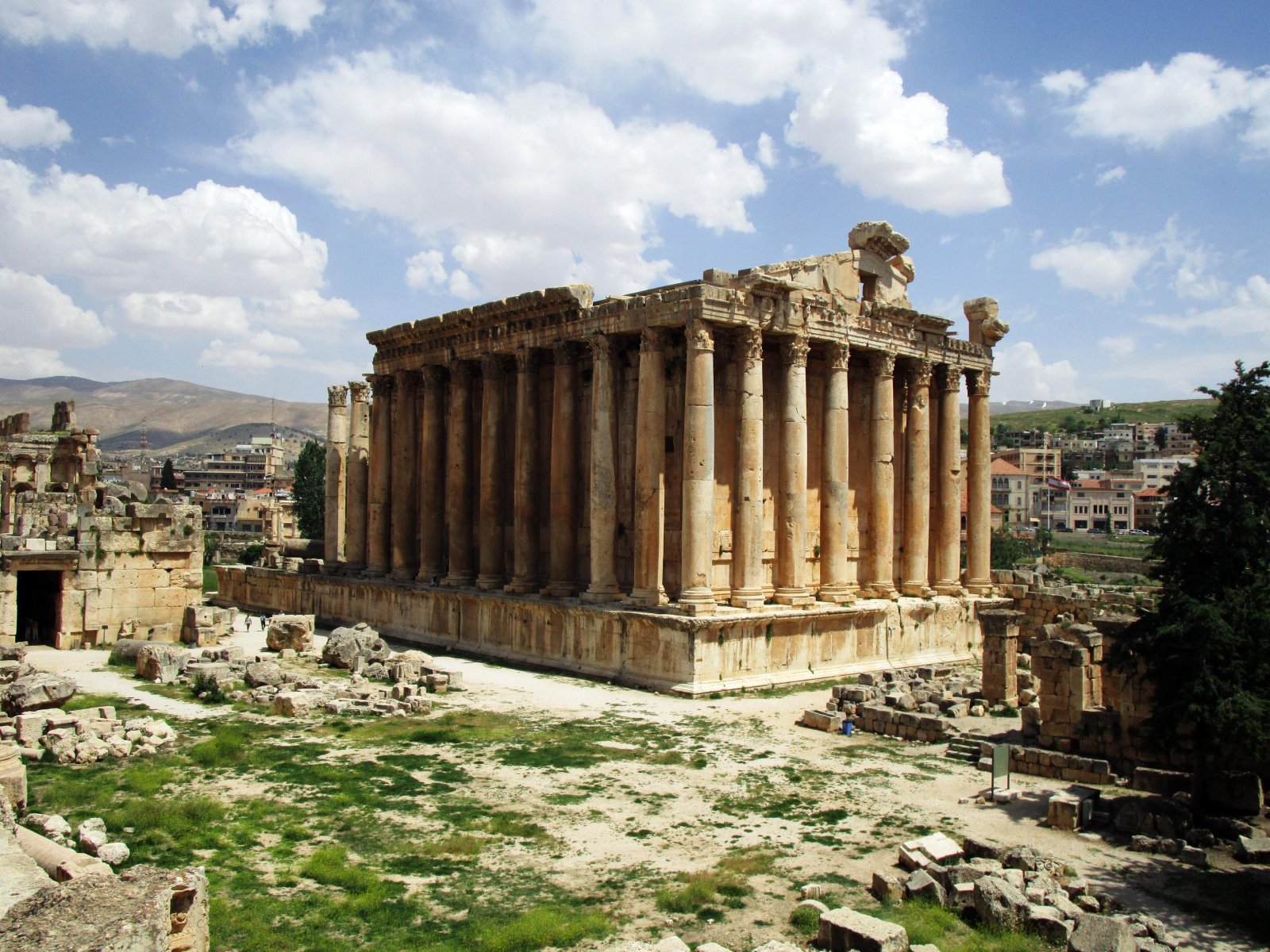 Baalbek, Lebanon,the most mysterious Roman ruins - Baalbek | Secret World Trip Planner
