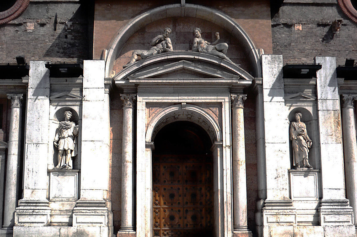 Catedral de Reggio Emilia - Reggio Emilia | Secret World Trip Planner