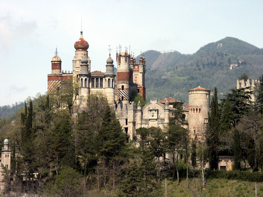 Il castello di Rocchetta Mattei - Ponte | Secret World Trip Planner