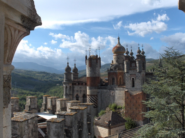 Il castello di Rocchetta Mattei - Ponte | Secret World Trip Planner