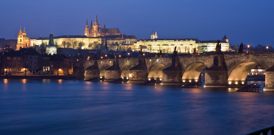 پونته کارلو (کارلوو موست) - Praga | Secret World Trip Planner