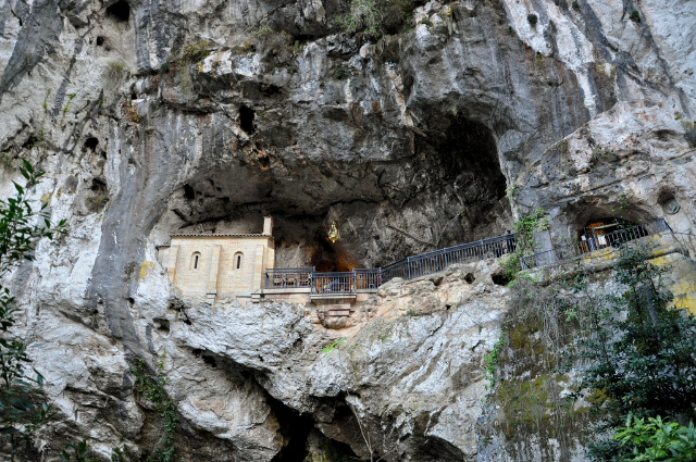 Svatyně Covadonga - Covadonga | Secret World Trip Planner