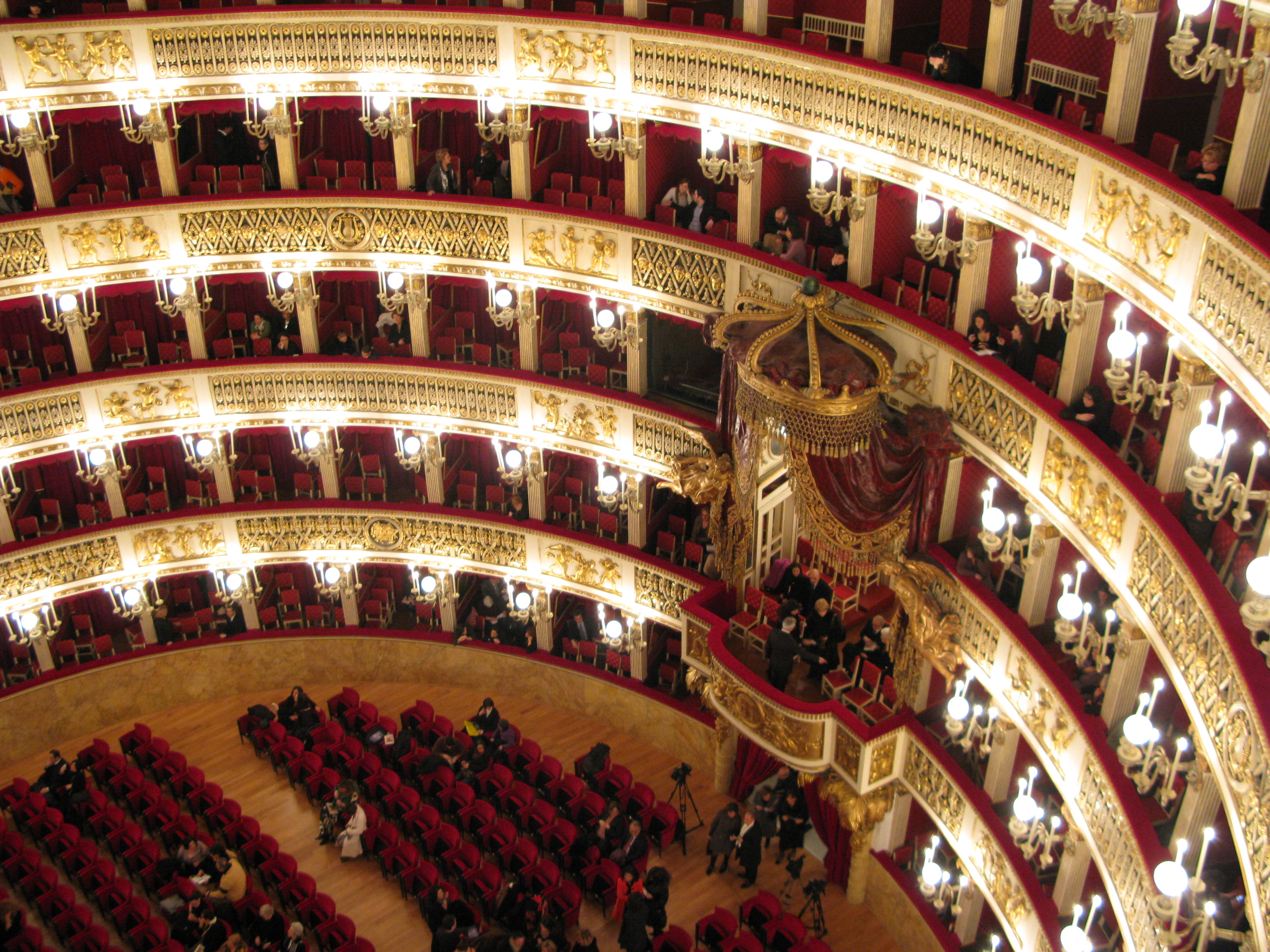 San Karlo teatras - Napoli | Secret World Trip Planner