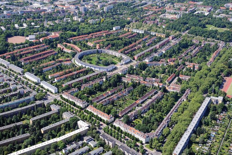Ano ang ibig sabihin ng pag-Uunlapi at paghuhulapi? - Berlino | Secret World Trip Planner