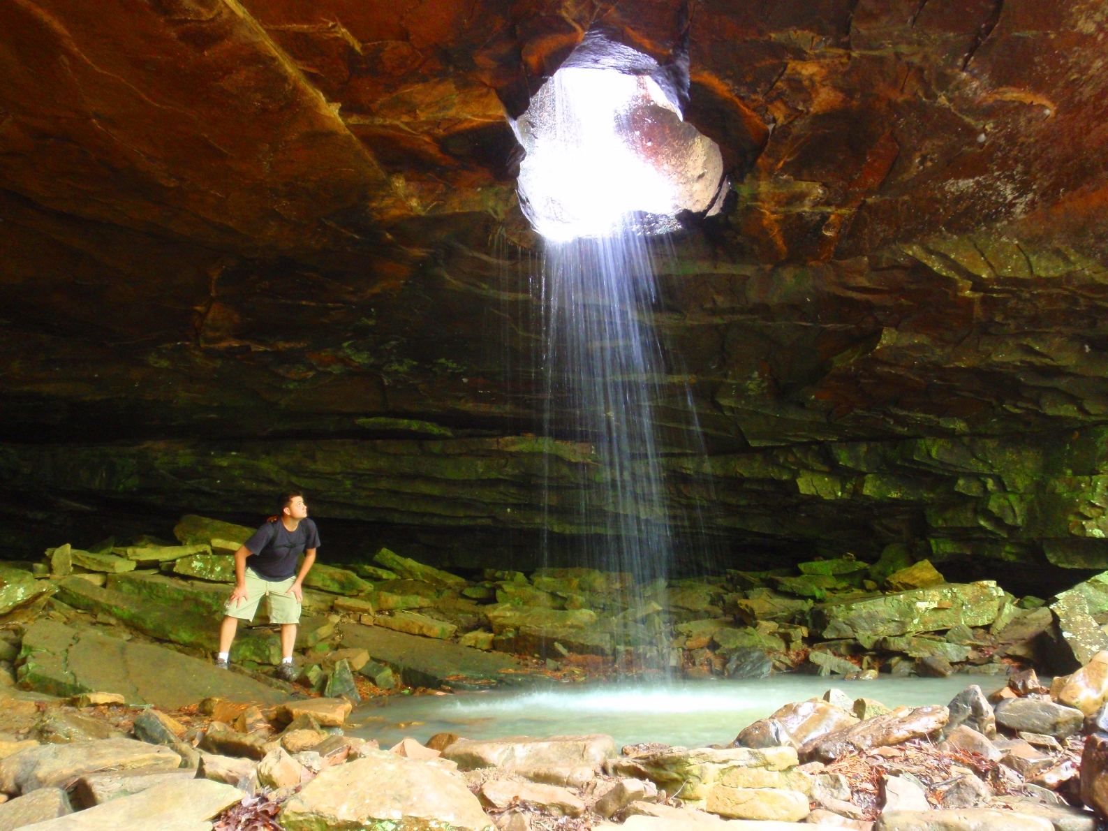 Arkansas | Las Cataratas del Agujero de la Gloria - Ozone | Secret World Trip Planner
