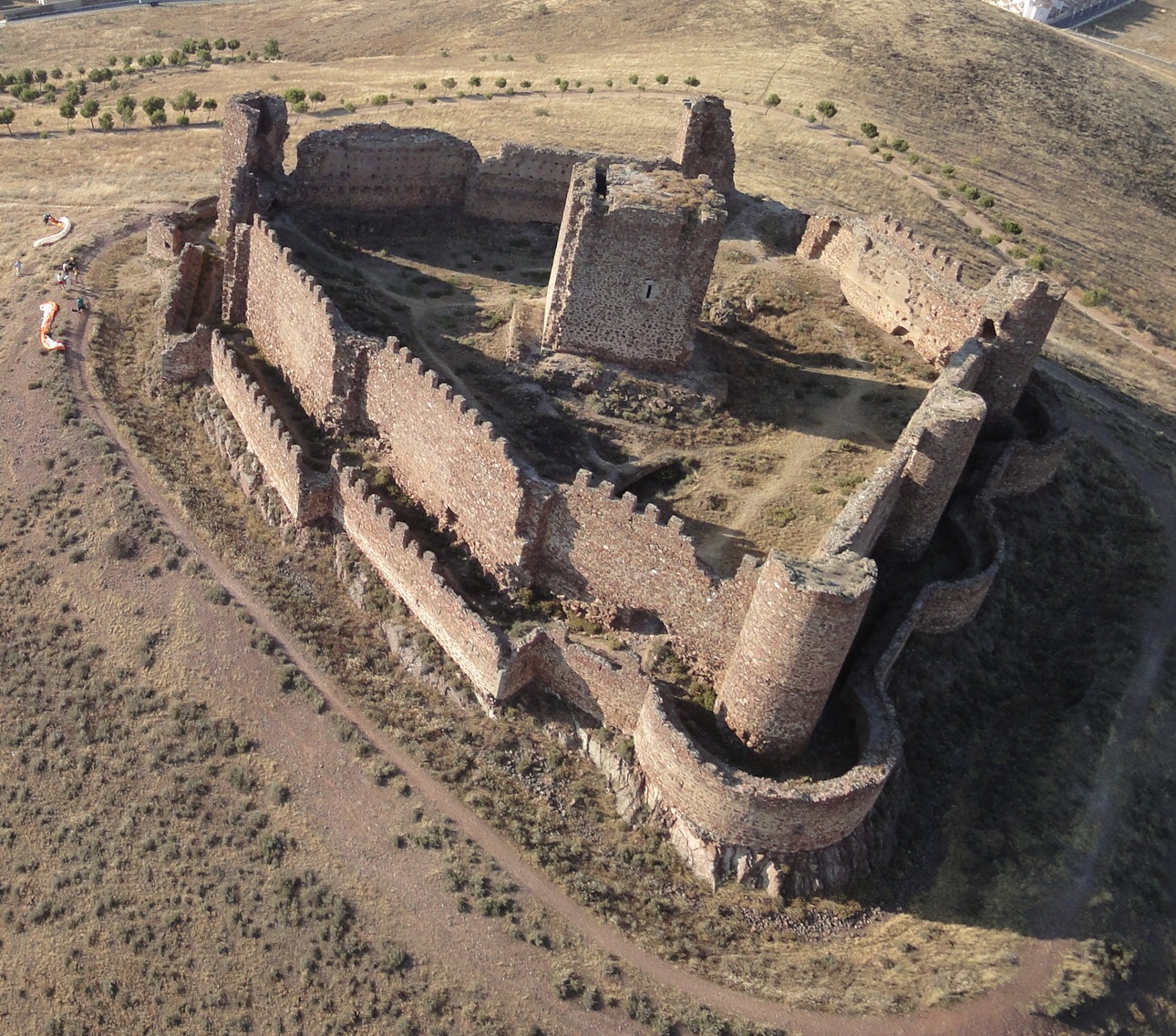 Castelo almonácido de Toledo - Almonacid de Toledo | Secret World Trip Planner