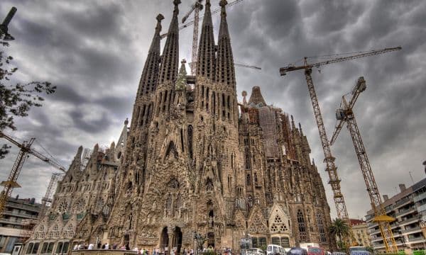 സഗ്രഡ ഫാമിലിയ - Barcelona | Secret World Trip Planner