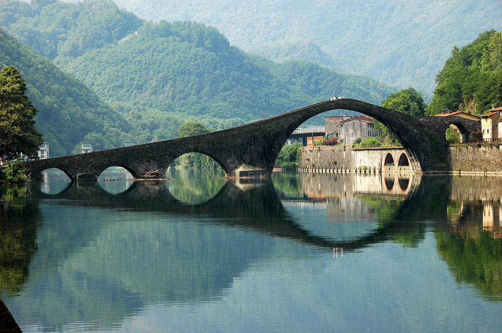Ponte 'del Diavolo' vai 'della Maddalena' tilts, - Borgo a Mozzano | Secret World Trip Planner