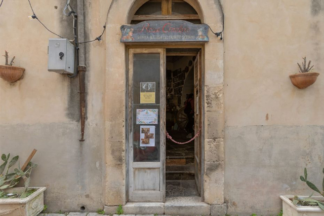 Rosso Cinabro - Warsha ya Sanaa - Ragusa | Secret World Trip Planner