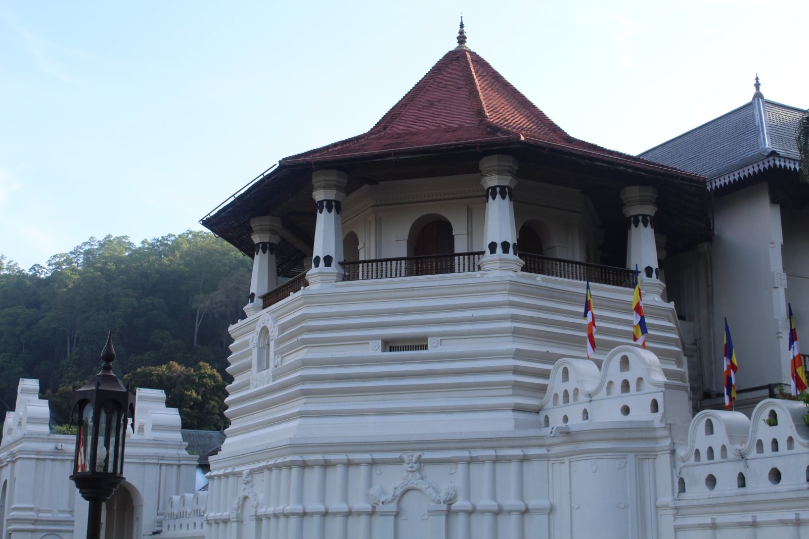 Sri Dalada Maligawa ( Templo de la Reliquia del Diente Sagrado ) - Kandy | Secret World Trip Planner