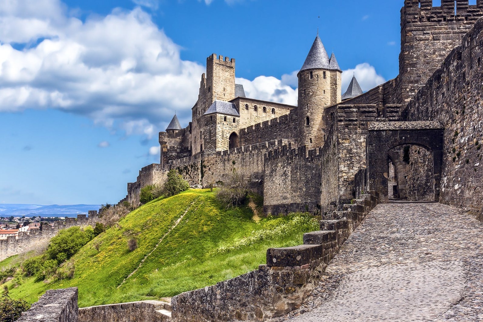 El Château Comtal (Castillo del Conde) en Carcassonne - Carcassonne | Secret World Trip Planner