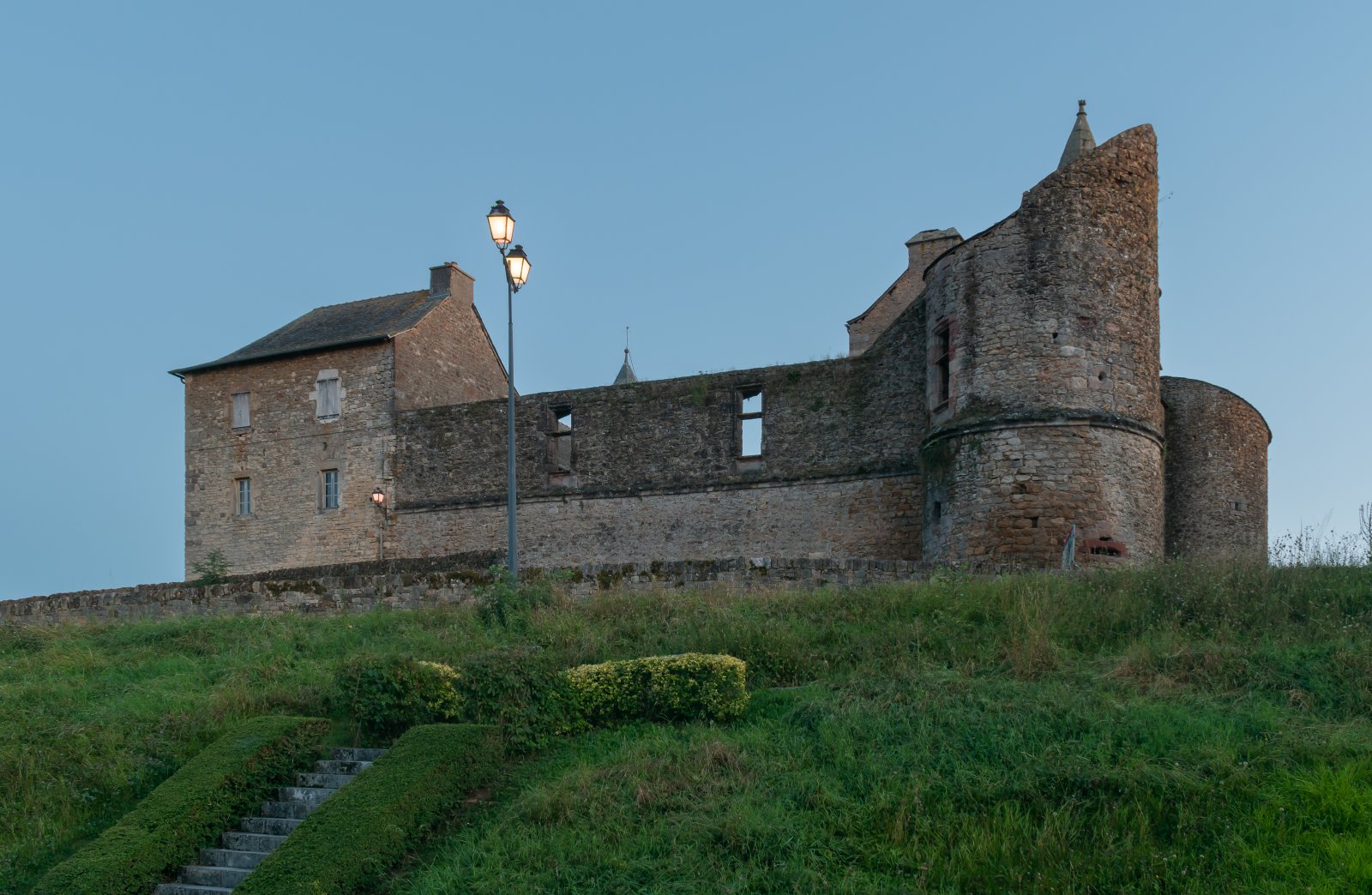 شاتو دان نت - Onet-le-Château | Secret World Trip Planner