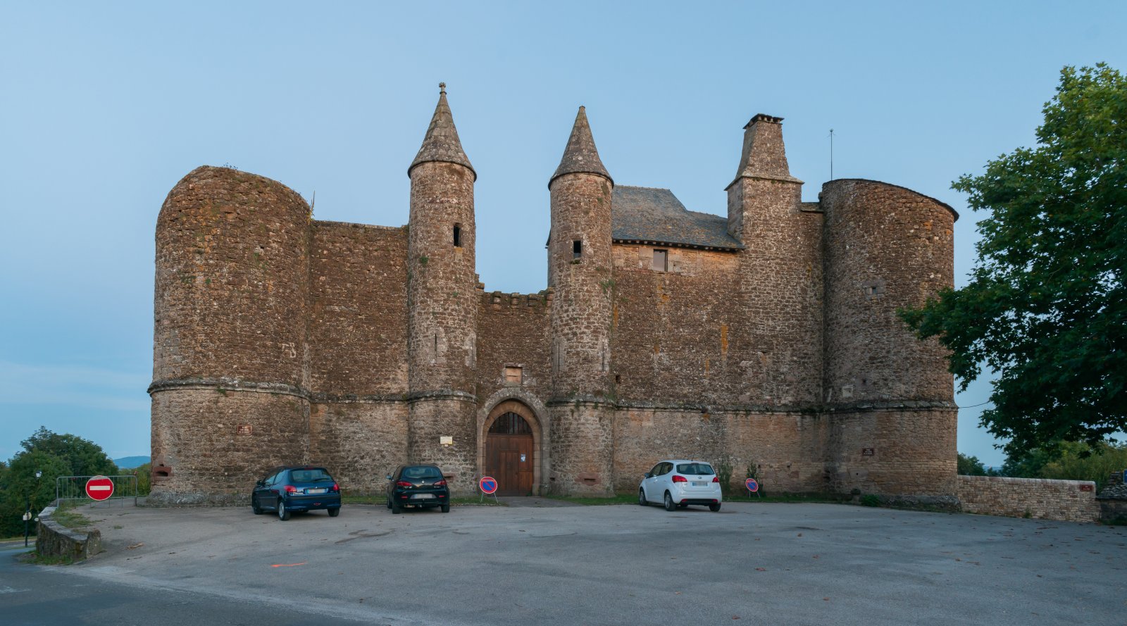 شاتو دان نت - Onet-le-Château | Secret World Trip Planner
