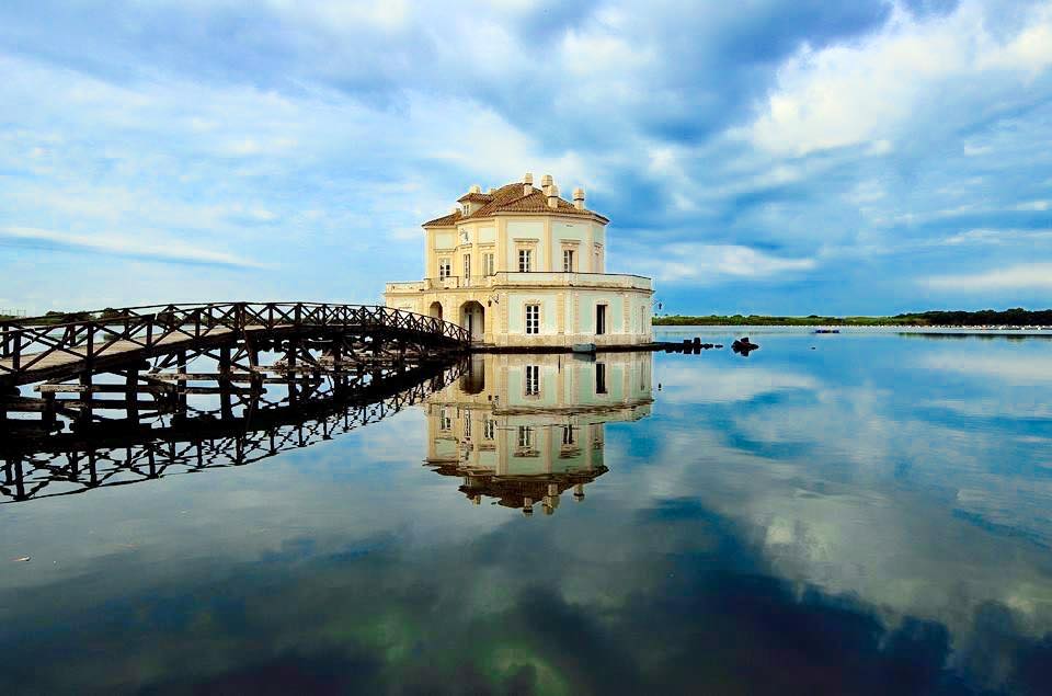 An CASINA RÍOGA i bPáirc Fusaro - Bacoli | Secret World Trip Planner