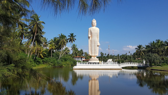 La statue de Bouddha de Hikkaduwa - Peraliya | Secret World Trip Planner