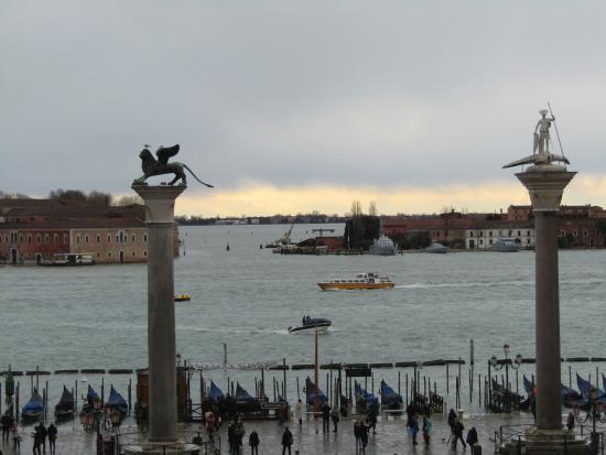 ਵੇਨਿਸ ਅਤੇ ਗੁੰਮ ਤੀਜਾ ਕਾਲਮ - Venezia | Secret World Trip Planner