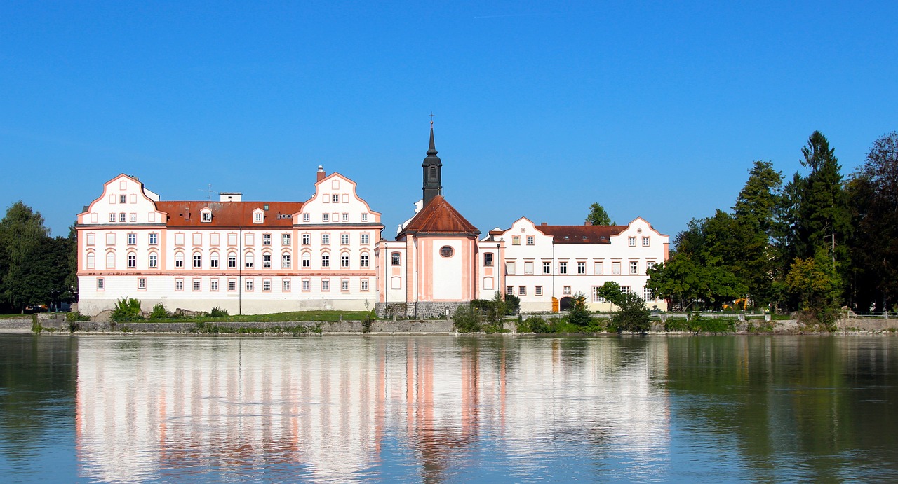 El castillo de Neuhaus - Paderborn | Secret World Trip Planner