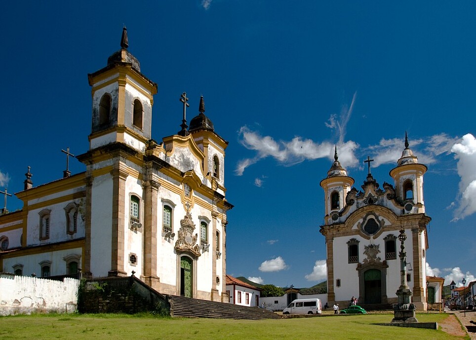 Dos iglesias en Mariana - Mariana - Minas Gerais | Secret World Trip Planner