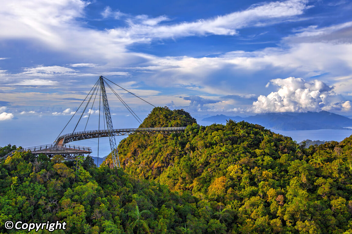 Malesia El puente curvo y libre más largo del mundo — 07000
