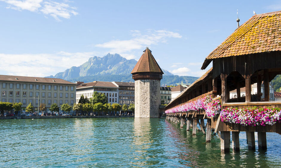 Luzern: The Kapellbrücke (פשוטו כמשמעו, Chapel Bridge)) - Luzern | Secret World Trip Planner