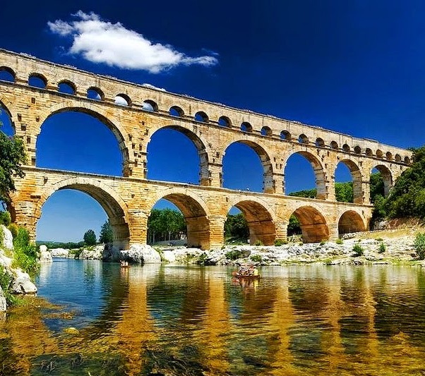 An du Pont Gard é ársa Rómhánach uiscrian droichead - Vers-Pont-du-Gard | Secret World Trip Planner