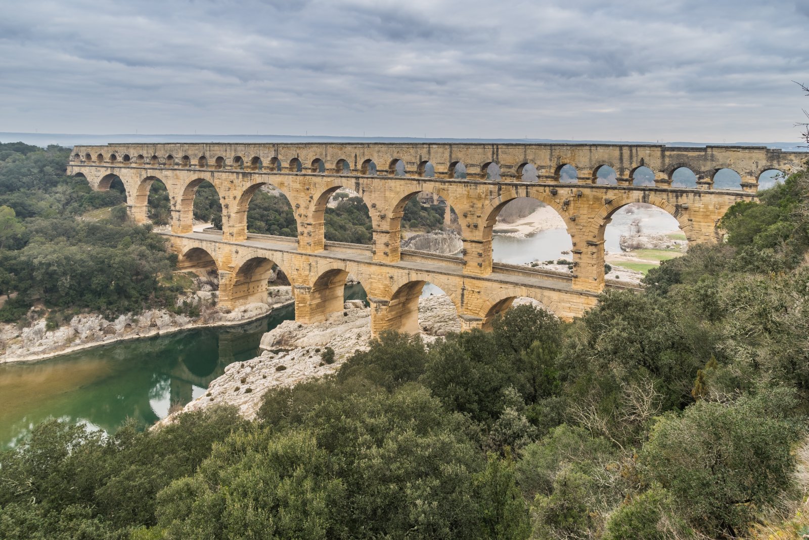 An du Pont Gard é ársa Rómhánach uiscrian droichead - Vers-Pont-du-Gard | Secret World Trip Planner