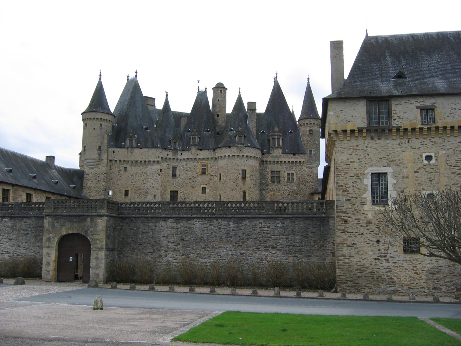 El castillo de Jumilhac - Jumilhac-le-Grand | Secret World Trip Planner