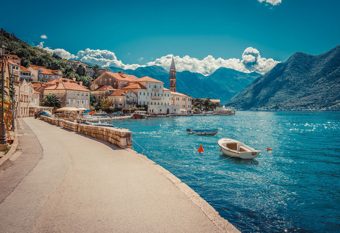 En una de las bahías más hermosas del mundo, Kotor — Kotor