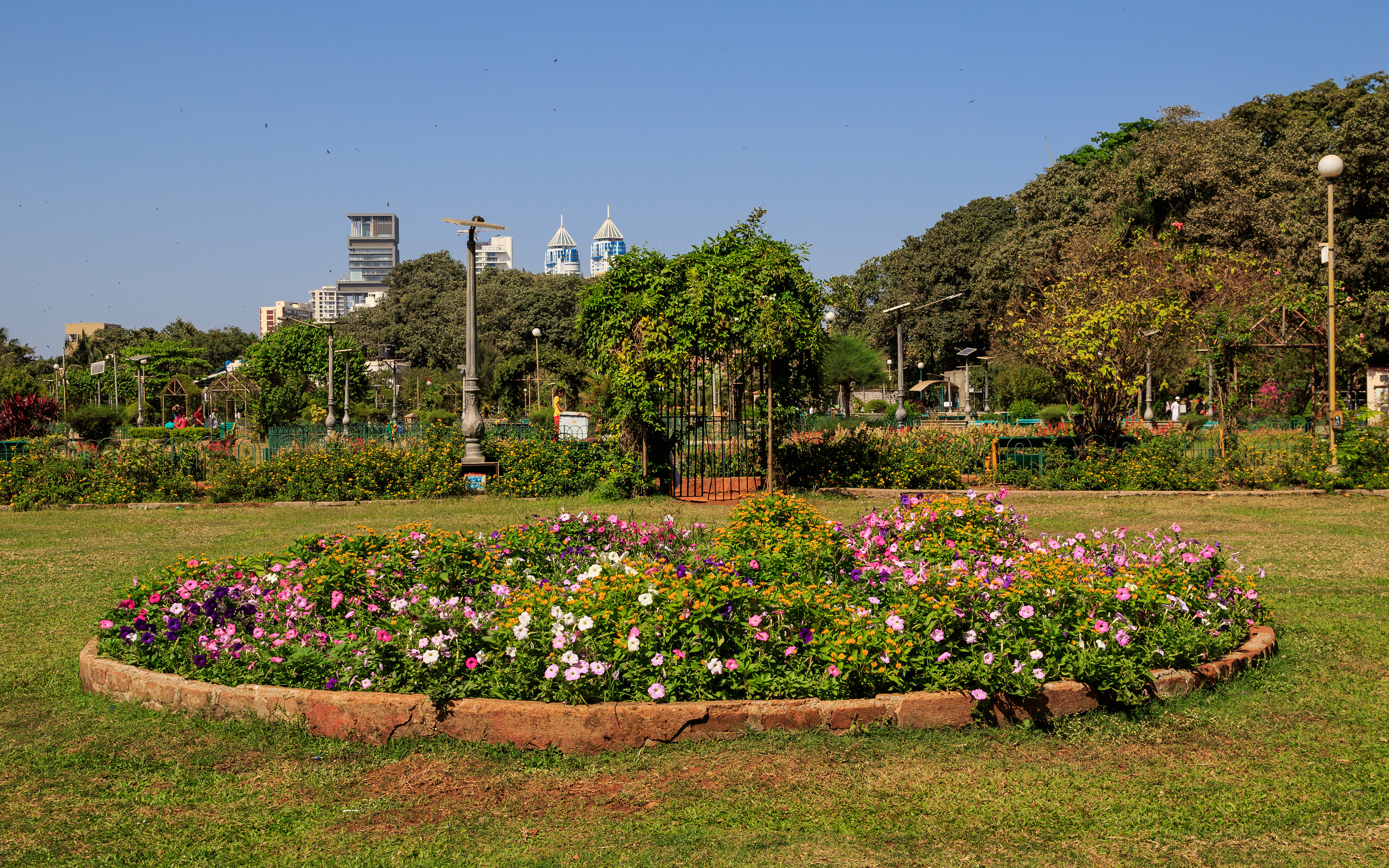 Hanging Gardens ( Pherozeshah Mehta Gardens ) in Mumbai - Mumbai | Secret World Trip Planner