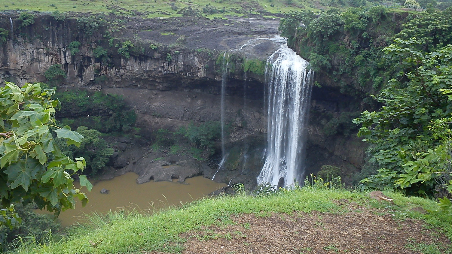 Tincha Falls - Berchha | Secret World Trip Planner