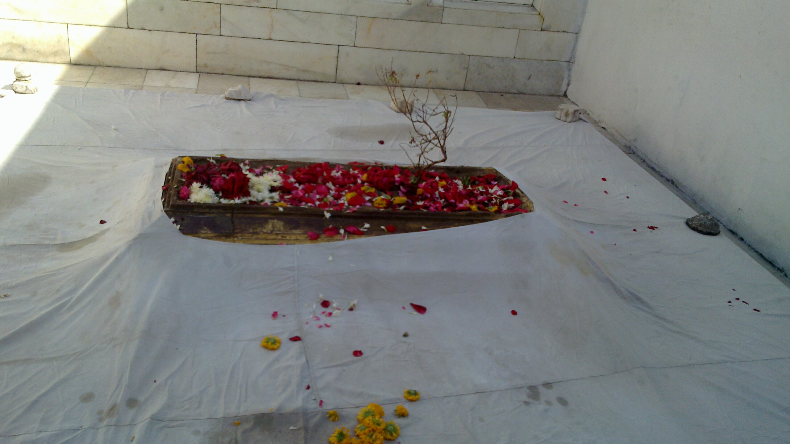 Aurangabad: Tomb of Mughal Emperor Aurangzeb - Khuldabad | Secret World Trip Planner