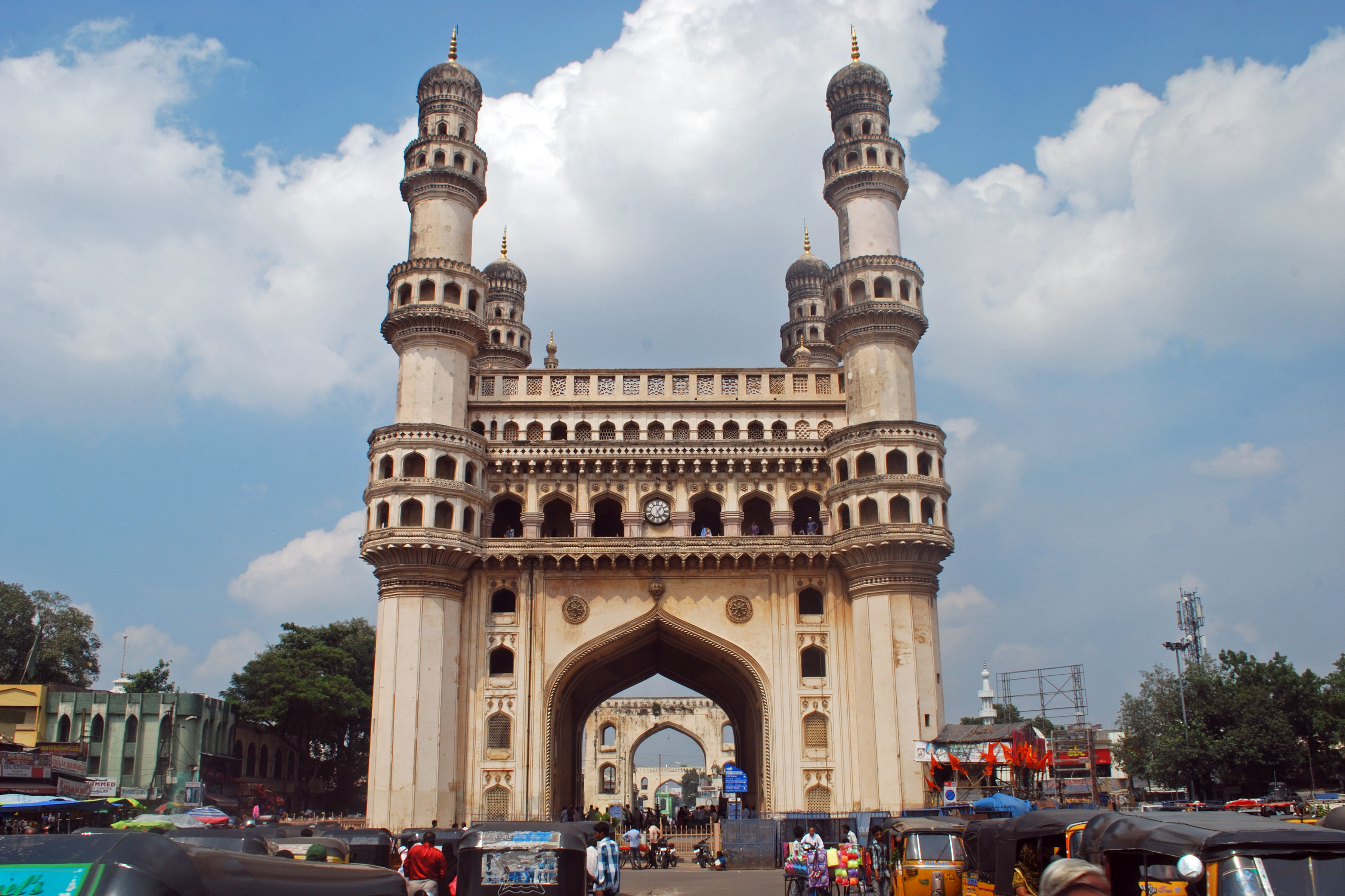 Charminar - Le monument le plus célèbre d'Hyderabad, en Inde. - Hyderabad | Secret World Trip Planner