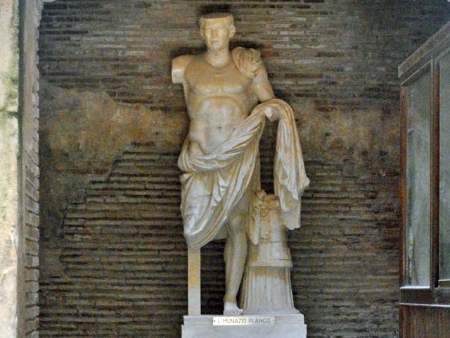 Makam Lucius Munazio Plancus - Gaeta | Secret World Trip Planner