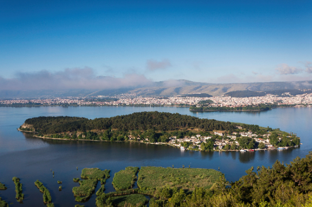 Ioanninas bezaubernde Insel: Entdeckung der kulturellen Schätze von Nisi - Ioannina Island | Secret World Trip Planner
