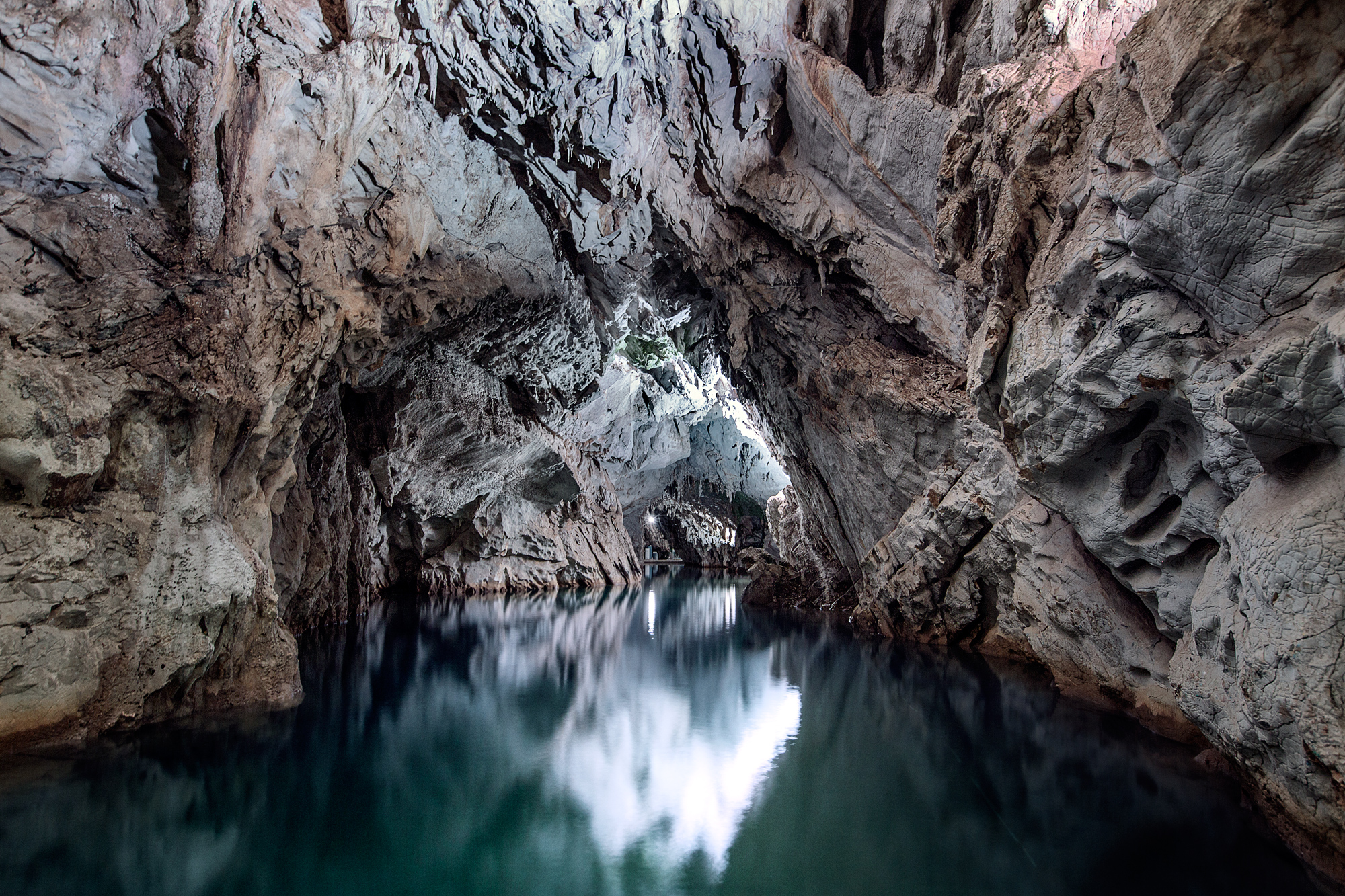 Shpellat e Pertoses - Pertosa | Secret World Trip Planner