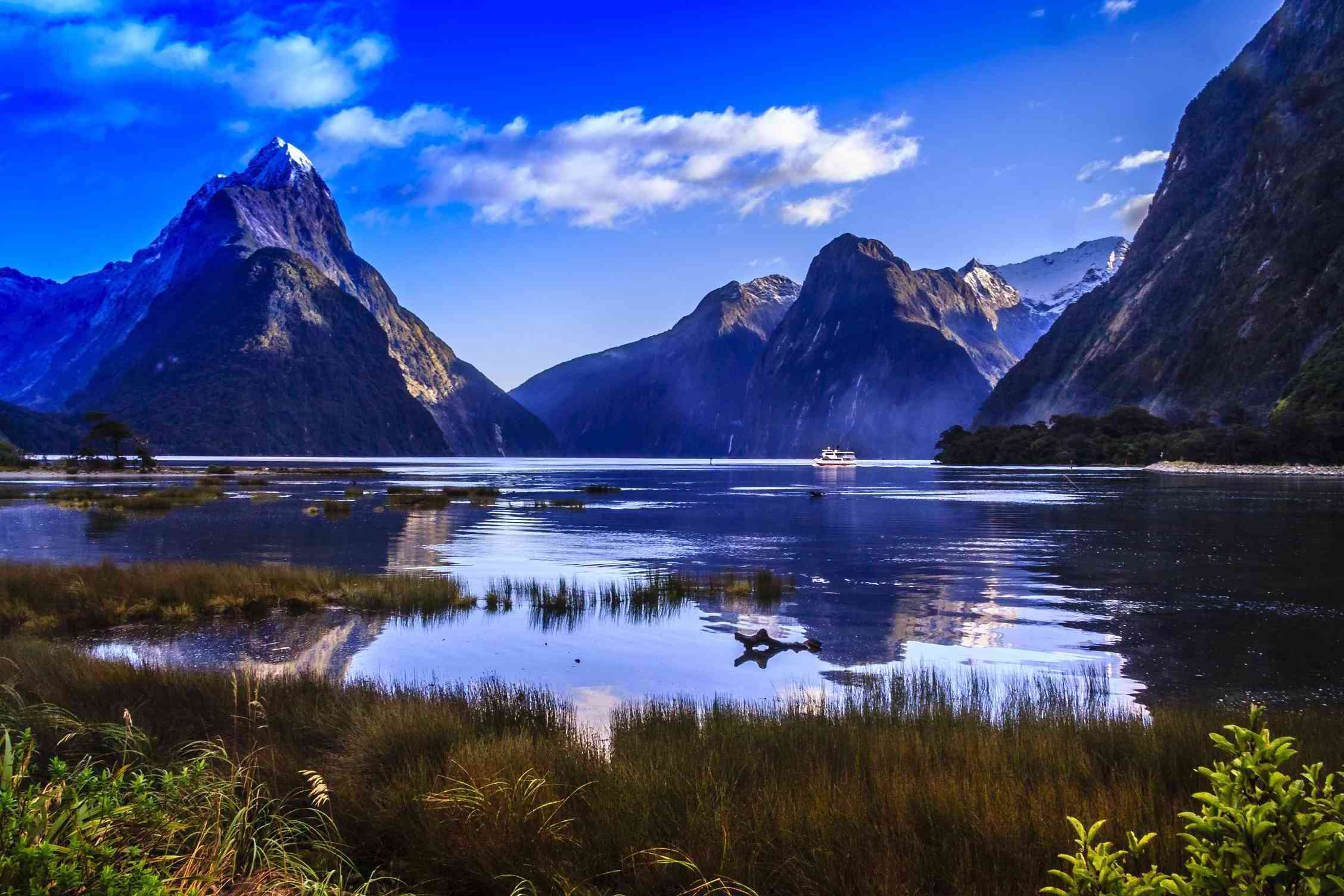 El Pico Mitre es el acantilado marino más alto del mundo - Mitre Peak | Secret World Trip Planner