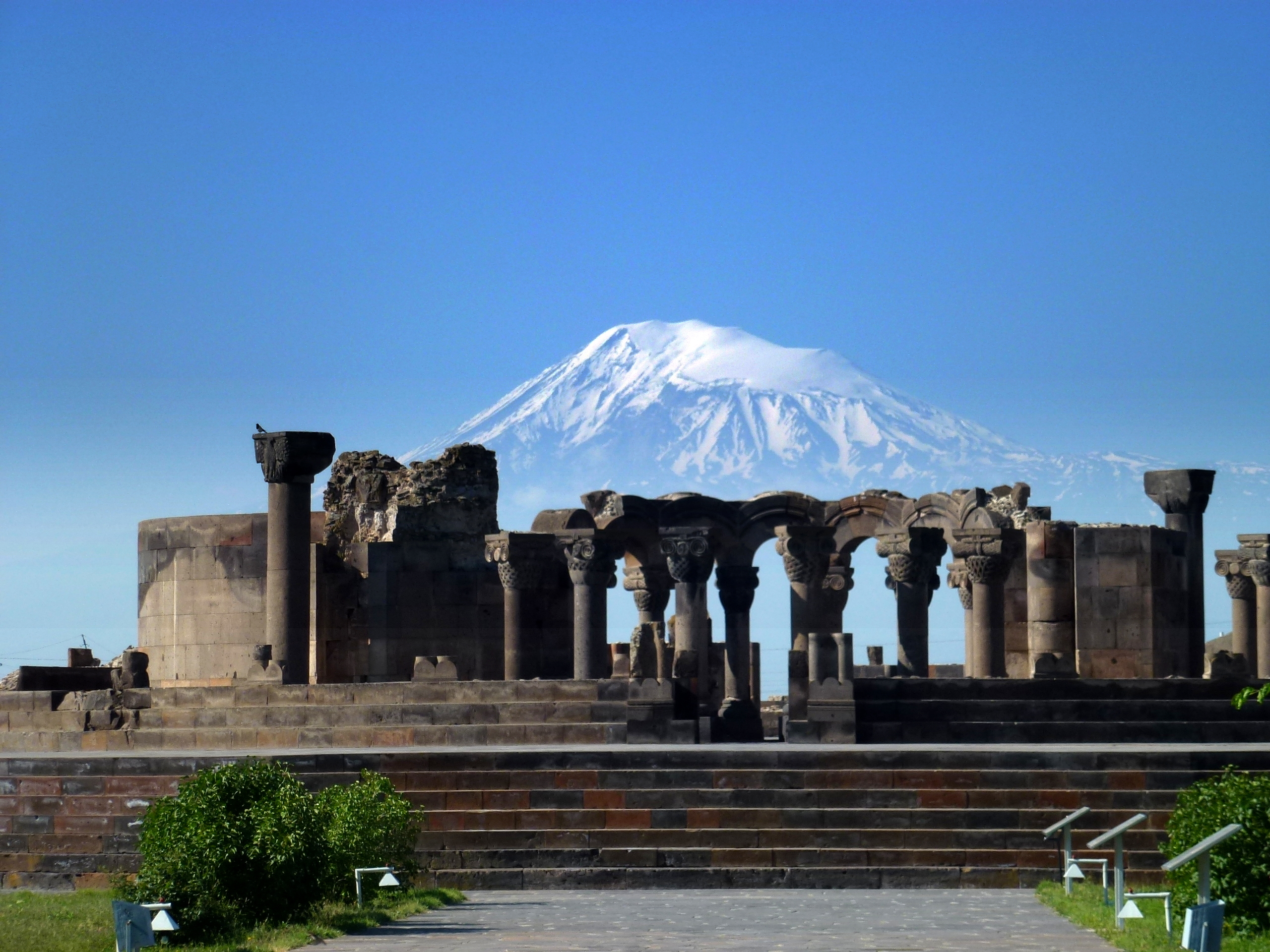 Kanisa kuu La Zvartnots - Echmiadzin | Secret World Trip Planner