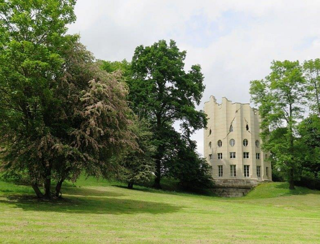 Désert de Retz i - Chambourcy | Secret World Trip Planner