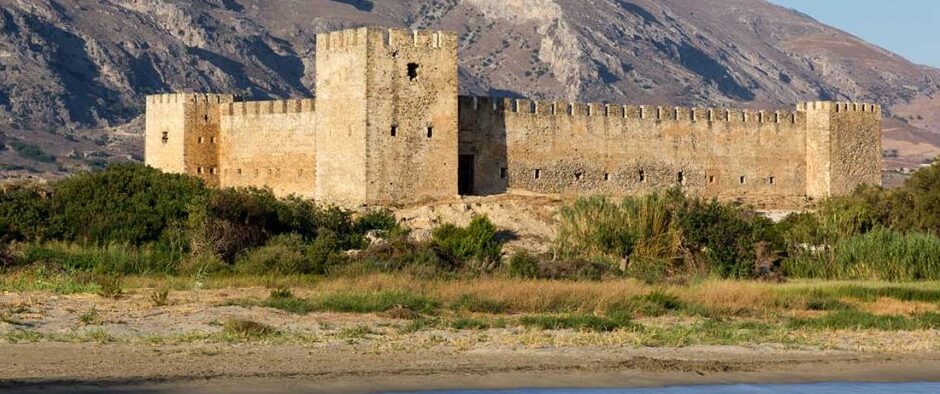 Na Kreti: Frangokastello (ali Frangocastello) - Frangokastelo beach | Secret World Trip Planner