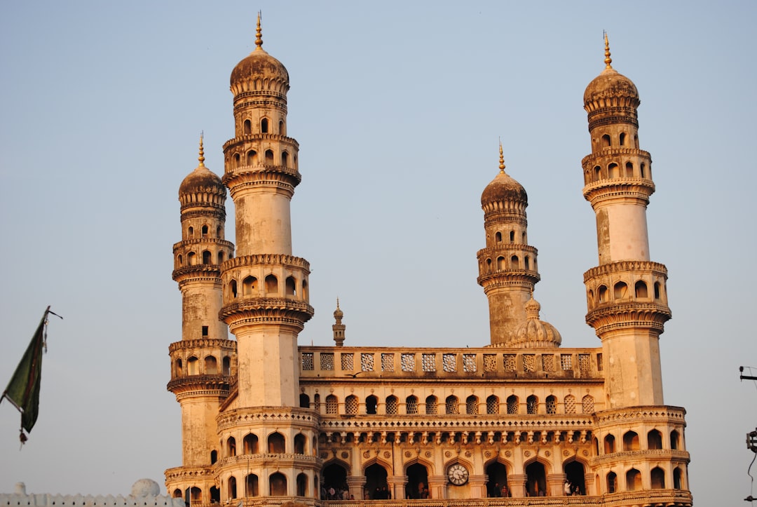 Charminar - Sans aucun doute le point de repère le plus emblématique d'Hyderabad. - Hyderabad | Secret World Trip Planner