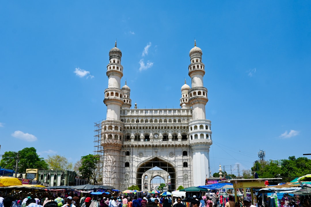 Charminar - Sans aucun doute le point de repère le plus emblématique d'Hyderabad. - Hyderabad | Secret World Trip Planner
