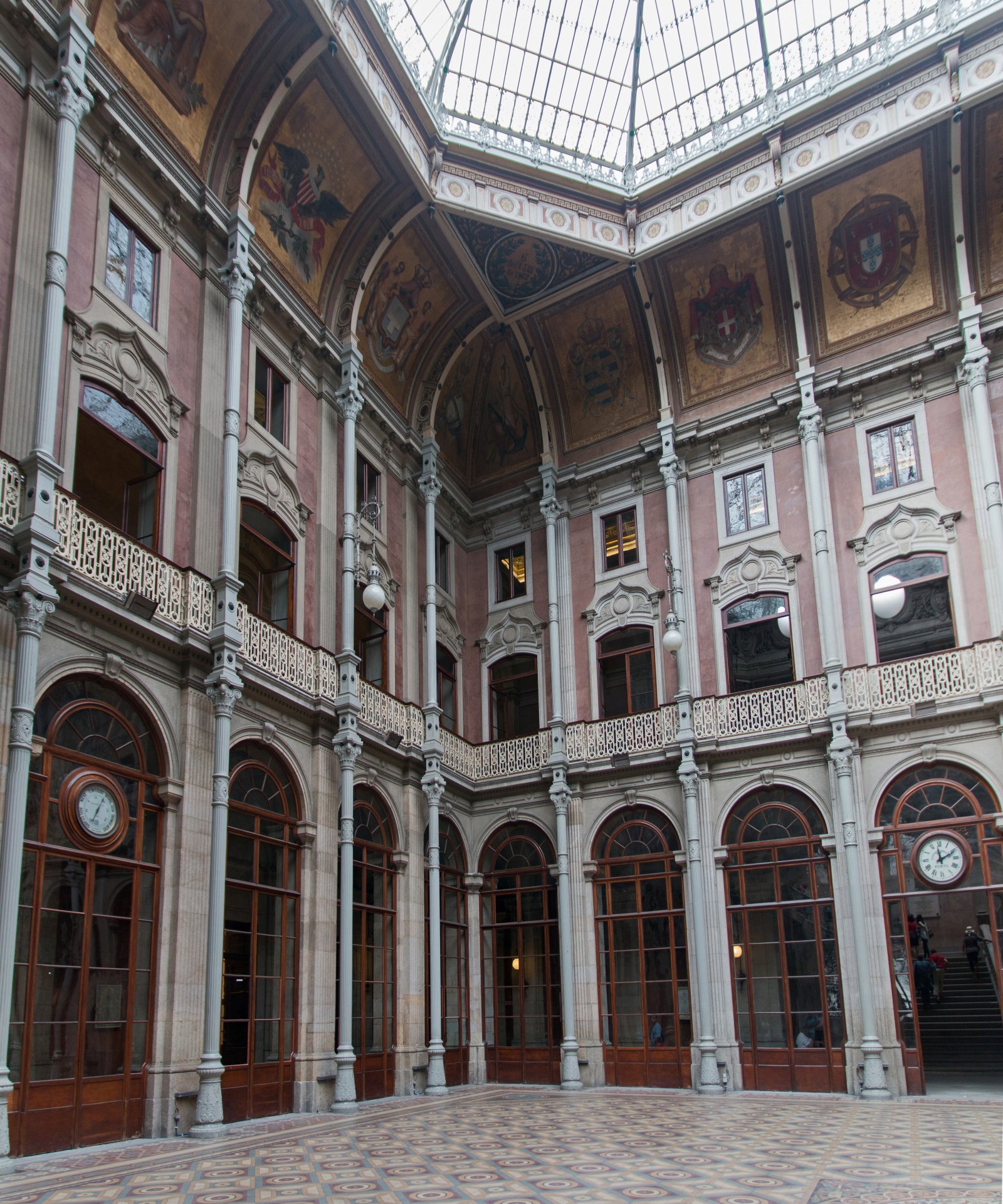 Porto | Der Börsenpalast (Palacio da Bolsa) - Porto | Secret World Trip Planner