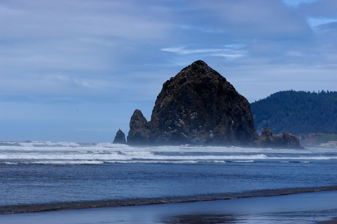 Haystack Rock: Oregon egyik legismertebb tereptárgya - Cannon Beach | Secret World Trip Planner